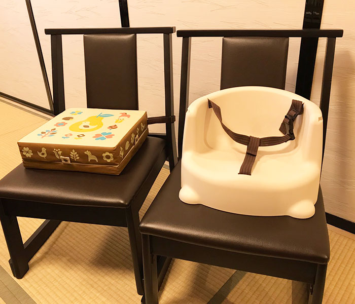 お子様用クッションと椅子